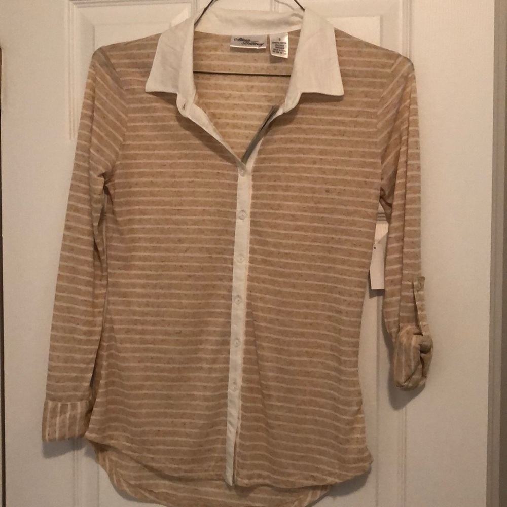 NWT - Long sleeved. Button down shirt.  Size S